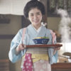 【新TVCM】うどん好きの松岡茉優 念願の丸亀製麺“二代目おかみ”に就任！同店で松岡が一番好きなメニューは？
