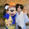 中島健人 マリウス葉と行って以来5年ぶりディズニーシーへ！ミッキーマウスへ「会えて嬉しいよ！」とハイテンションでハグ