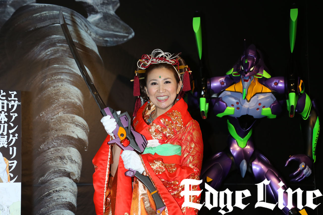 高橋洋子エヴァ楽曲歌えたことは「天からのギフト」！ハイパーアジアンミックスな衣装で「ヱヴァンゲリヲンと日本刀展+EVANGELION ARTWORK SELECTION」に来場15