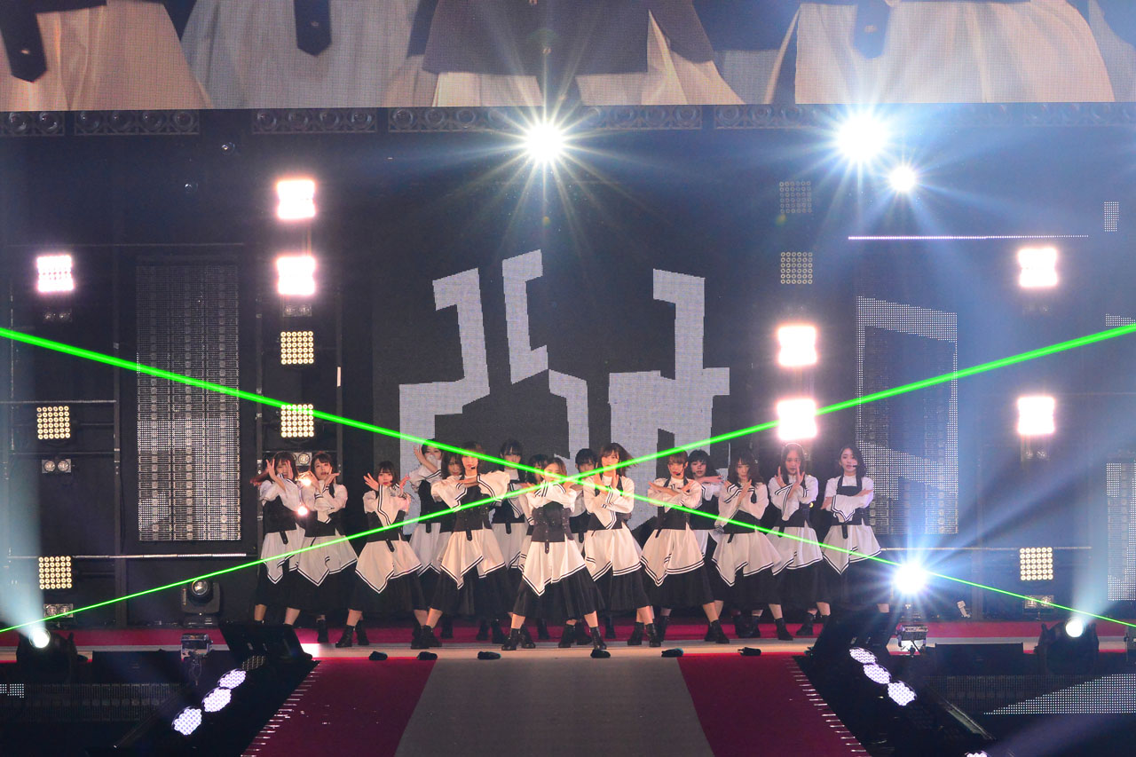 欅坂46ガルアワ2019登場で3曲披露！場内が緑色のサイリウムに染まる1