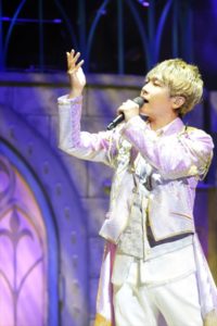 「Disney 声の王子様 Voice Stars Dream Live 2020」生配信でボイスキャスト陣が王子様ルックでトーク！ライブは初日本語版楽曲披露やド派手な映像演出で魅せる14