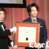 中村倫也「第49回ベストドレッサー賞」を芸能部門にて受賞でスーツで登場！「とても光栄です」とニッコリ