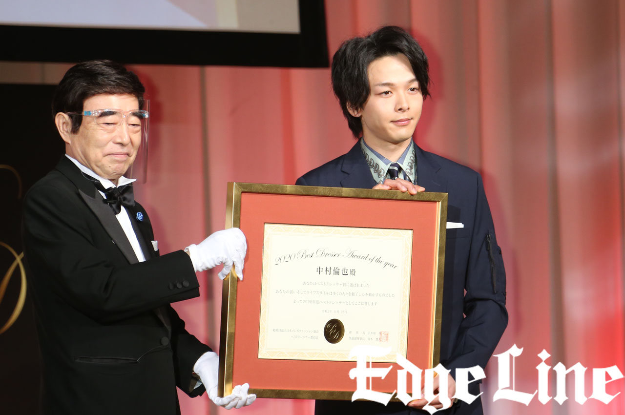 中村倫也「第49回ベストドレッサー賞」を芸能部門にて受賞でスーツで登場！「とても光栄です」とニッコリ6