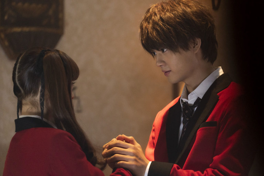 佐野勇斗 森川葵の手をにぎる姿や爽やかな表情の後ろに隠された目的とは？「賭ケグルイ双」場面写真とOP映像が解禁