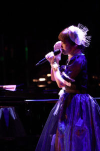 内田彩 自身初シンフォニックコンサート開催でファンとともに見る「いろんな景色」への想い！ピアノ演奏とボーカルのみでの圧巻の歌唱披露7