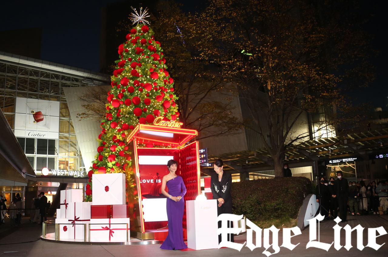 鈴木保奈美 ワンショルダードレス姿で六本木ヒルズに設置の「カルティエ クリスマスツリー」を点灯！「私はクリスマスって12月25日の1日だけではないと思っている」1