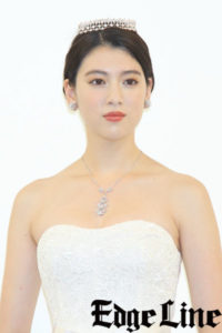 三吉彩花 ウエディングドレス姿で両親見守るなか涙のサプライズバースデー！「頭が真っ白」と感激1