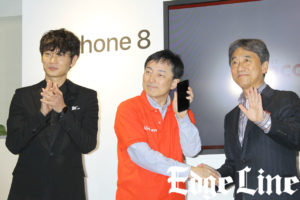綾野剛＆ブルゾンちえみNTTドコモのiPhone8発売記念セレモニーに登場！自身と比較して刺激にも15