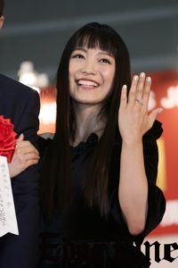 川島海荷、セクシーワンピ姿で「何年たってもジュエリーをプレゼントしたい女性でありたい」5