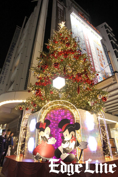 元『劇団四季』濱田めぐみ、クリスマスツリー点灯式でディズニー楽曲2曲披露！集まったファンを魅了6