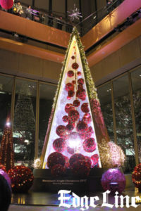 すみれ丸ビル内マルキューブのクリスマスツリーを赤のセクシードレス姿で点灯！新曲など2曲熱唱2
