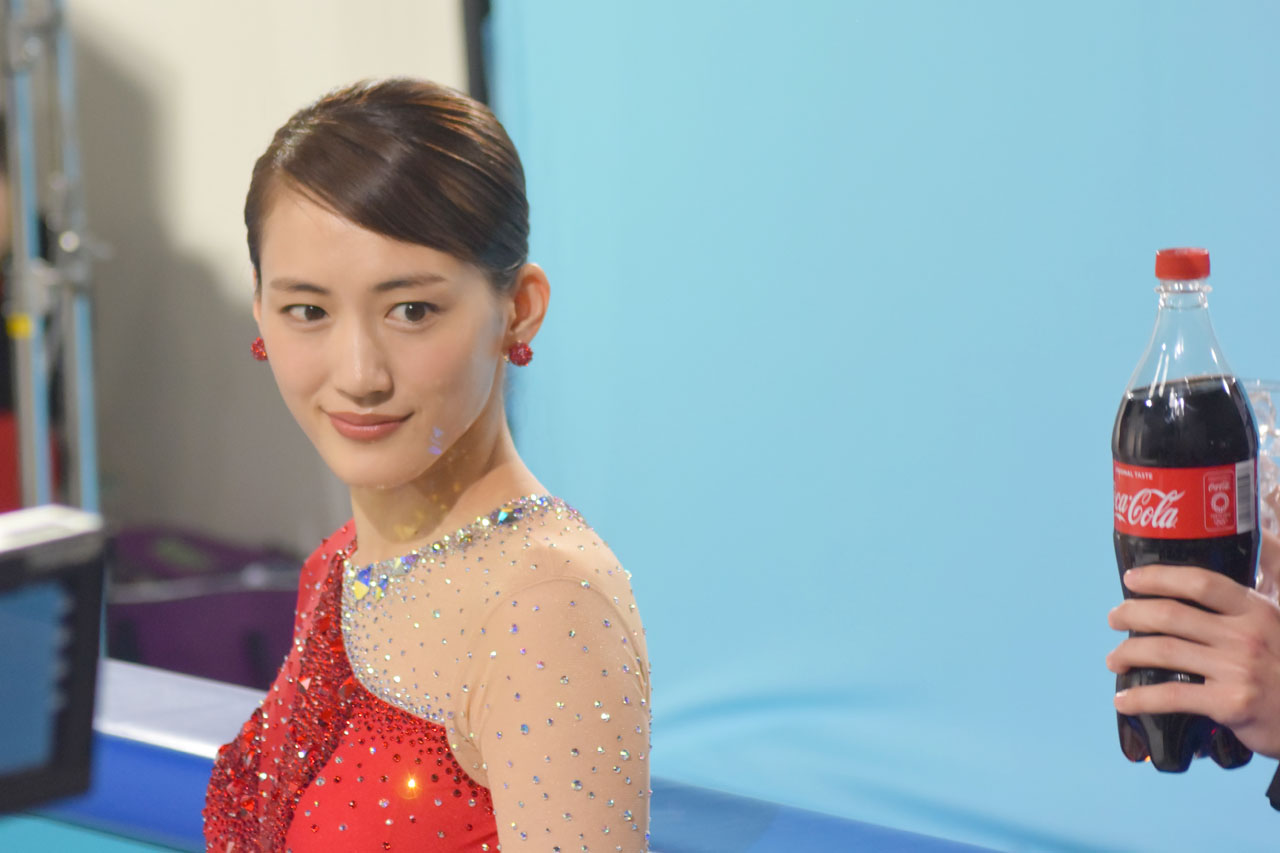 【新TVCM】綾瀬はるか、高橋大輔コーチでフィギュアスケート選手？リトグリが「コカ・コーラ」年間イメージソング1