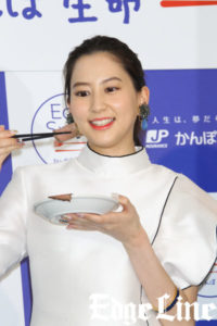 河北麻友子 出川哲朗のリアクション芸は「死ぬまでやっててほしい」と言いつつ速攻で“訂正”！ローストビーフに舌鼓も2