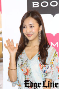 板野友美 下着姿のカットは「彼と一緒に泊まったとしたら」と心情！“1人旅”の終わりに涙も4