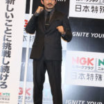 V6岡田准一 日本特殊陶業株式会社イメキャラ続投で新CMも全力疾走！前のCMきっかけで採用面接に来た人材もいて「嬉しいですね」と笑み