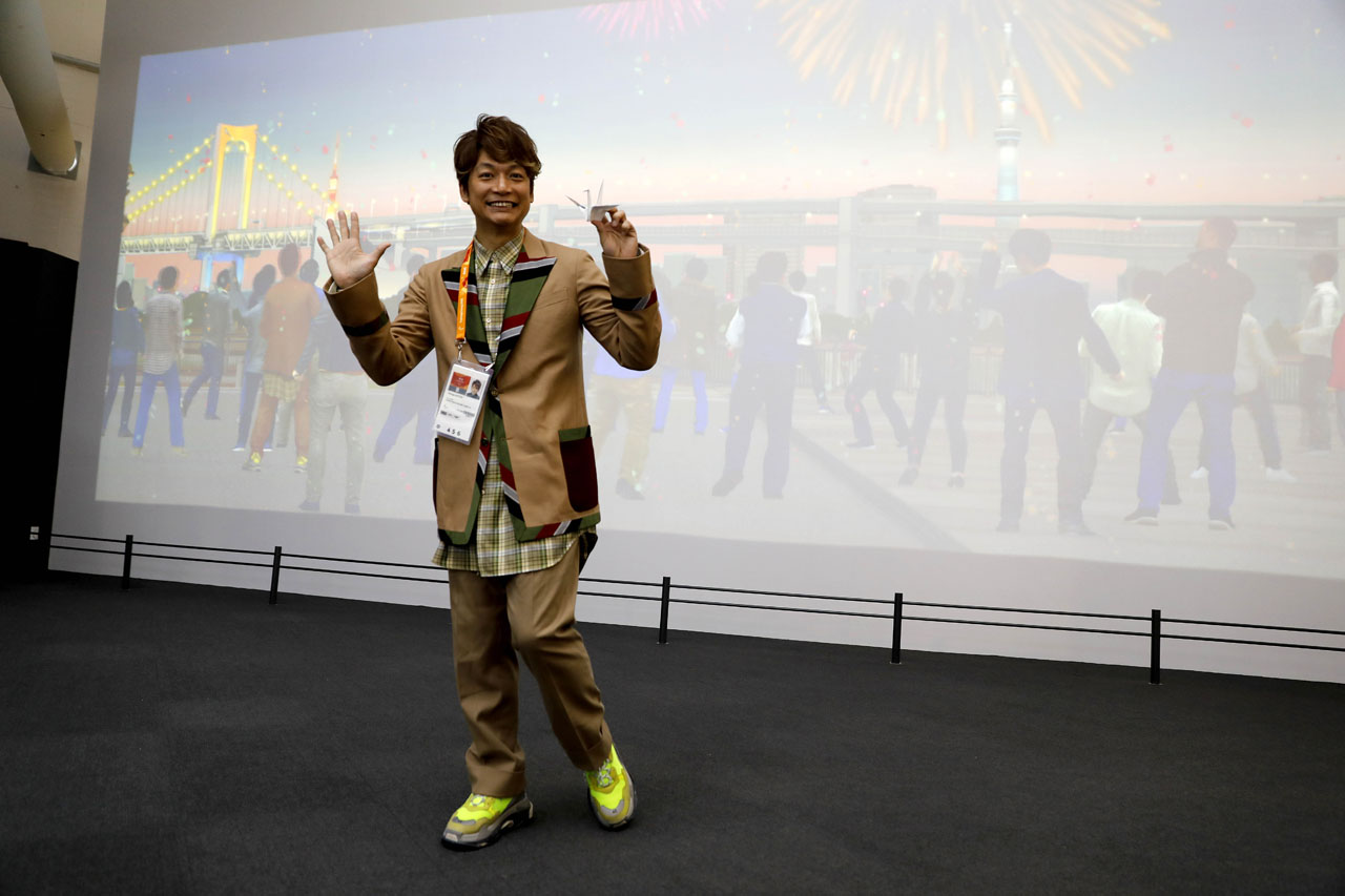 香取慎吾 江陵オリンピックパーク内の「Tokyo 2020 JAPAN HOUSE」来訪！施設に「おれが歩いていてびっくりです！」と大興奮1
