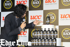 青木崇高「UCC BLACK COLD BREW PET500ml」CM起用され思いの丈たっぷり！アキラ100％の“お盆”起用検討で「アオキ100％」とノリノリ1