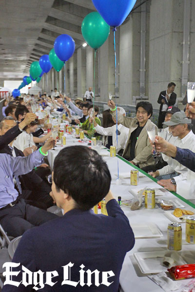 東京外環自動車道開通記念！前夜祭では開通を祝ってトンネル内で600名が乾杯リレー