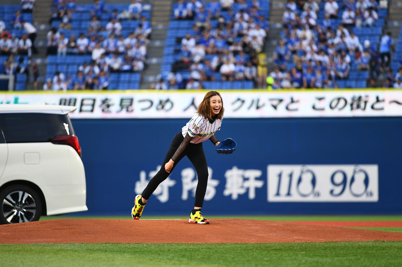 片瀬那奈 ファン公言の横浜DeNAベイスターズの始球式に登板！「人生で1番緊張したかも」3