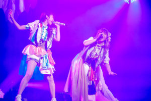 i☆Ris「6th Anniversary Live」は曲も芝居に組み込む演出で魅せる！フリーザっぽい声の“ネガティブオーラ”と対決でファン1人ゲット？8