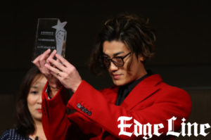 赤西仁 壇上でファッショナブルさやバイリンガルぶり！「微博日本最も影響あるアーティスト賞」を受賞し「光栄に思っています」12