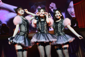 AKB48小嶋真子2000人前に卒業発表で「泣いちゃいそうだ～」！チームK単独コンはセクシーな幕開けやさまざまな“K”披露3