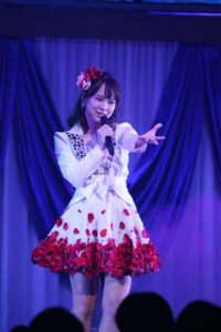 AKB48チーム8夜公演 長久玲奈アコギ伴奏で「あなたがいてくれたから」歌唱に涙するメンバー続出！ドラドラ鈴木拓来場で感想も3