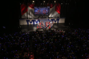 AKB48チーム8夜公演 長久玲奈アコギ伴奏で「あなたがいてくれたから」歌唱に涙するメンバー続出！ドラドラ鈴木拓来場で感想も4