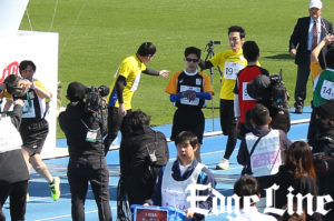 草なぎ剛「パラ駅伝」激走で苦しげも「チョー！気持ちいい」！稲垣吾郎＆香取慎吾スターターで「緊張しました」16