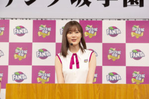 乃木坂46・齋藤飛鳥 メイプル超合金・カズレーザーへ不満そうに“見た目”をボヤき！「ファンタ坂学園」入学式で「お金を取れる演技」とは2