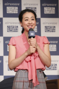 浅田真央選手 エアウィーヴ ウエルネス事業参入高齢者の感覚を体感！「比べるとよく分かります」8