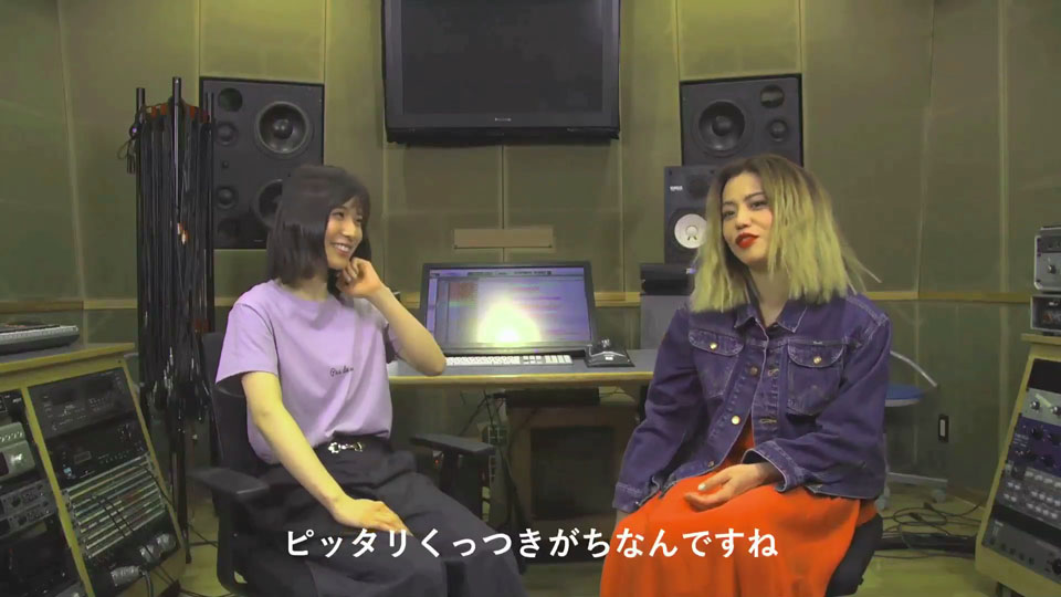 松岡茉優、Charaのプロデュース楽曲「星屑コーリング」を弾き語り！MVで着た「ロペピクニックとのコラボワンピが発売