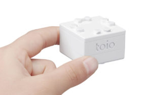 キューブ型ロボット「toio」、自作のクラフトファイター勝負に一喜一憂！男の子も女の子も一喜一憂のマジ泣きバトル