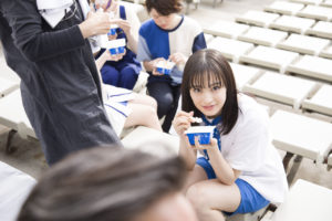 広瀬すず SHISHAMO＆1000人“部員”と「爽」CM撮影で全力合唱！“気合入れ”や激しいアドリブに「ドキドキしました」10