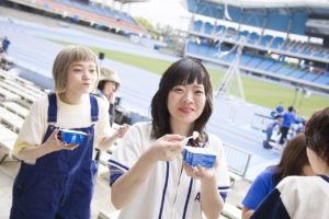 広瀬すず SHISHAMO＆1000人“部員”と「爽」CM撮影で全力合唱！“気合入れ”や激しいアドリブに「ドキドキしました」11