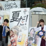 飯豊まりえ、雨中イベントも笑顔で「ドラマのなかに出てくる”サイン”みつけてほしい！」高杉真宙は「友人2人とこのフェス来たい！」