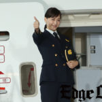 綾瀬はるか飛行機のパイロット制服姿で登場！ANA東京2020特別塗装機を前に300人と人文字で「楽しみましょう！」