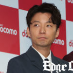 星野源 細野晴臣と間違えられるハプニングに乗っかりここぞとばかり展覧会アピール！長谷川博己から“画伯”ぶりイジられ苦笑い