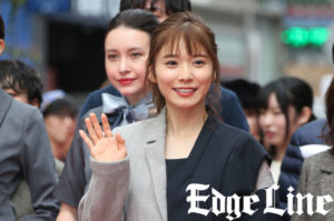 松岡茉優「異素材ミックス」な衣装で渋谷のど真ん中でランウェイ！「景色自体がレア」と大興奮6