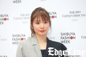 松岡茉優「異素材ミックス」な衣装で渋谷のど真ん中でランウェイ！「景色自体がレア」と大興奮9