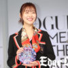 指原莉乃 ミニの美脚映える衣装で「VOGUE JAPAN WOMEN OF THE YEAR 2019」授賞式に登場！秋元康へ「お寿司をおごる！」ことが目標！？