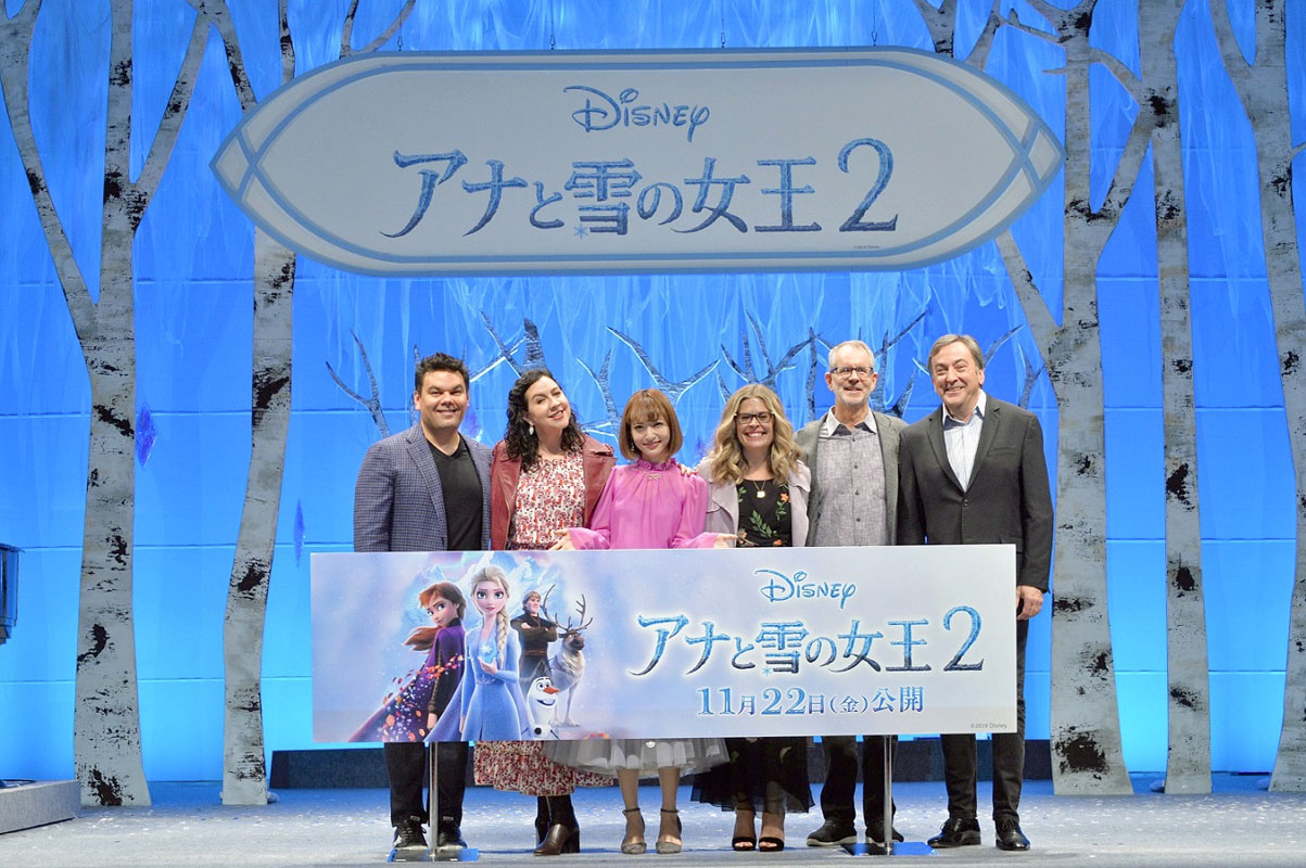 神田沙也加、『アナと雪の女王2』のイベントで監督との再会に感涙！「アナでいることがいつも幸せ」