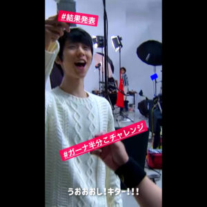 羽生結弦選手「#ガーナ半分こチャレンジ」にスタッフと挑戦！「うおおおし、キター！！」と喜び爆発の瞬間9