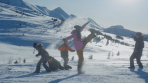 岡田健史＆浜辺美波「JR SKISKI キャンペーン」起用でスキーウェアで登場！雪合戦のガチ具合エピソードに「手袋を外してと言われた」と苦笑い18
