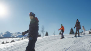岡田健史＆浜辺美波「JR SKISKI キャンペーン」起用でスキーウェアで登場！雪合戦のガチ具合エピソードに「手袋を外してと言われた」と苦笑い27