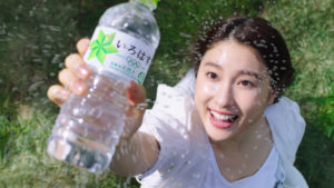 土屋太鳳「い･ろ･は･す 天然水」が100％リサイクルペットボトルとなることへ「飲んでいる方々を通して地球への愛情がめぐる」14