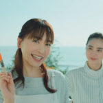 新垣結衣“子供のような大人”で姪っ子役とニコリとした笑顔!「アサヒ 十六茶」広告キャラクターに12年目も継続起用