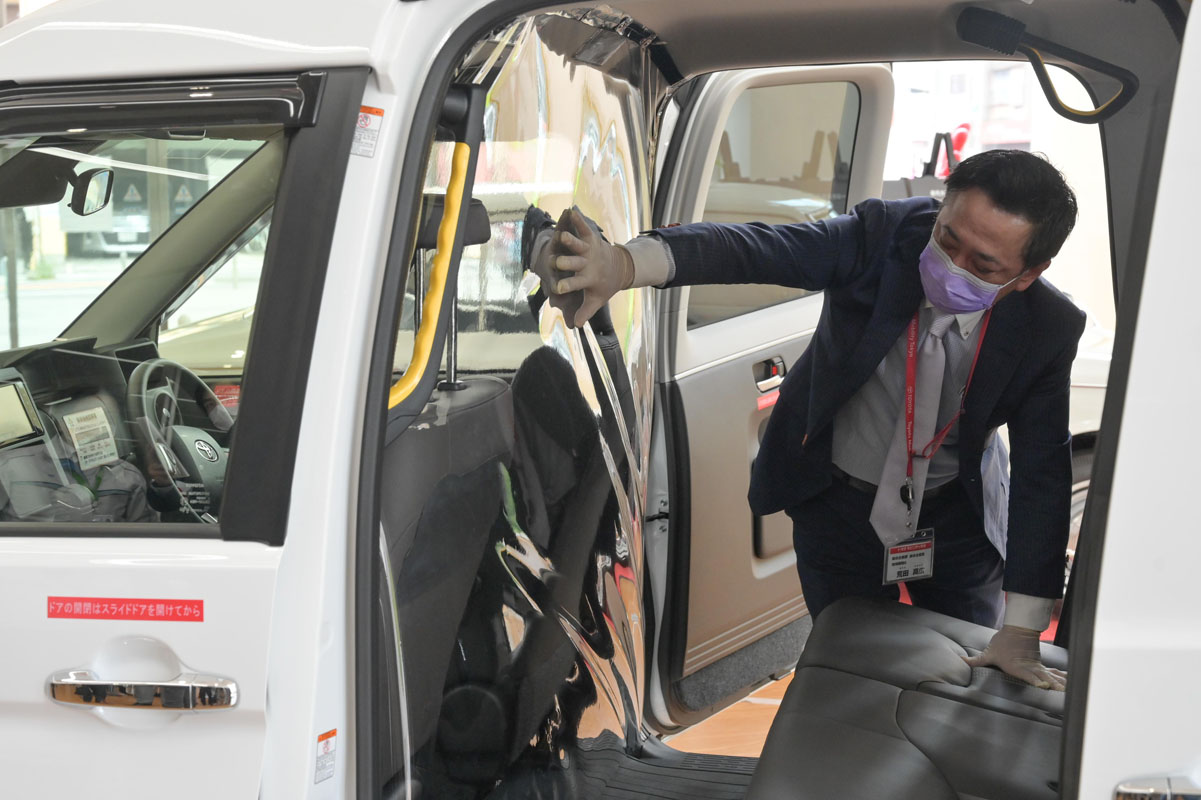 トヨタ自動車 江戸川区へ新型コロナウイルス感染者移送用車両を提供