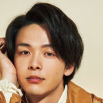 中村倫也「VOCE」登場でちょっぴりおふざけモードのポージングや表情も!Kis-My-Ft2“おうち美容”をインスタグラム風に大公開も