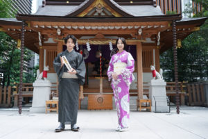 中村倫也 日本橋福徳神社に主演映画「人数の町」大当たり祈願で「僕の邪念が全てふり払われました」！石橋静河とコンビネーション見せる8